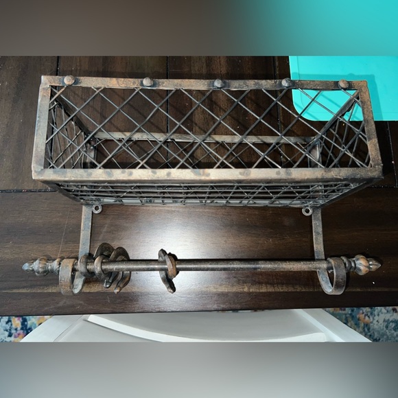 *SOLD* Rustic Mail Holder - Picture 2 of 4